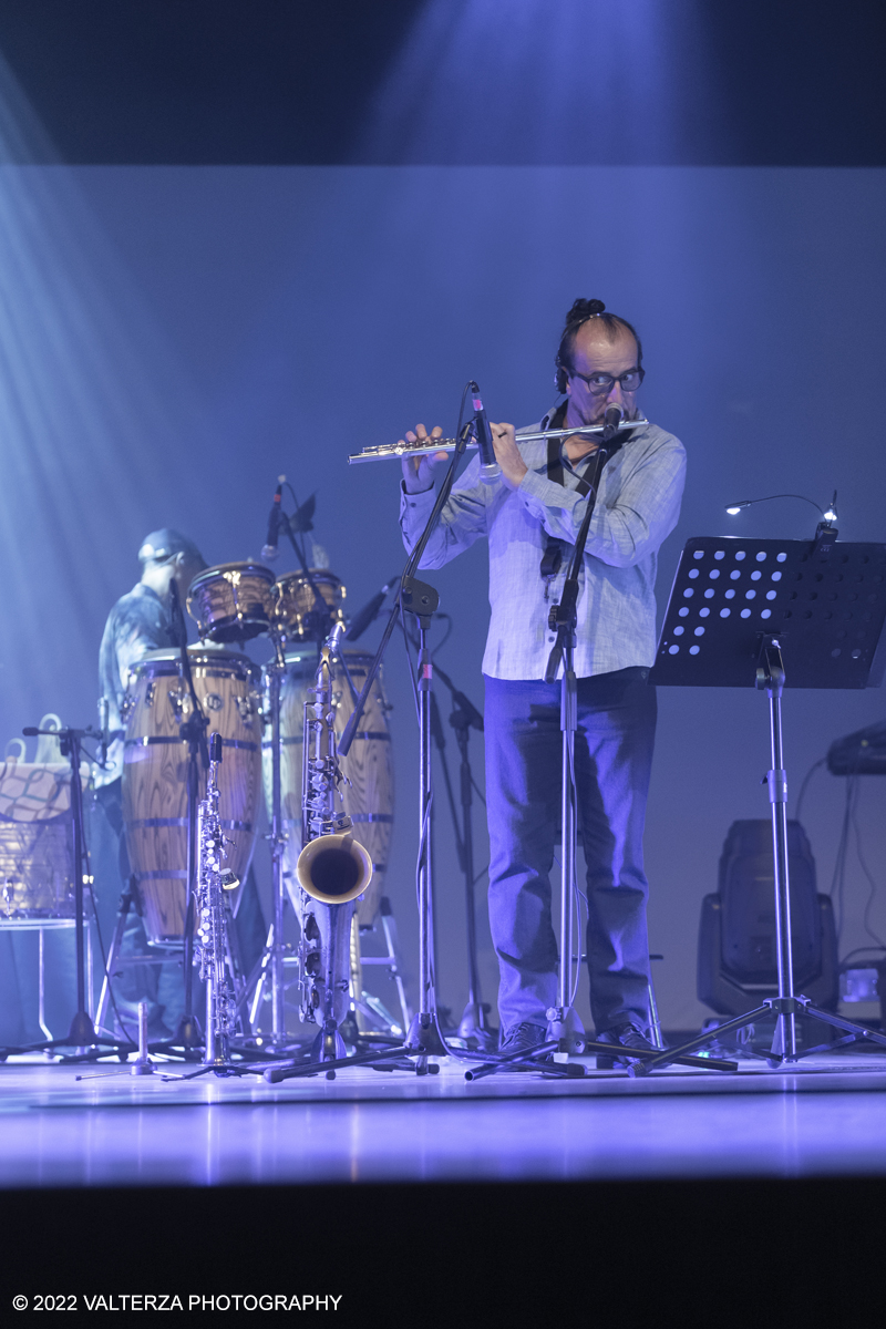 _G3I9007.jpg - 15/06/2022.Torino. Nascimento Ã¨ un idolo della musica brasiliana, un cantautore celebrato in tutto il Mondo. Parte da Torino il tour di addio ai palchi di Nascimiento. Nella foto Vidor Santiago al Sax