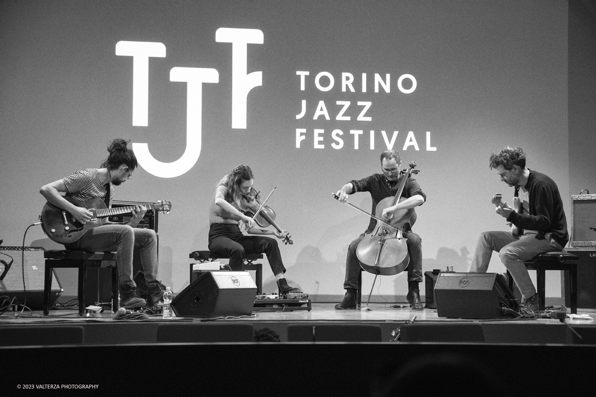 _G3I8593.jpg - 28/04/2023. Torino. TJF il gruppo Tellkujira con Ambra Chiara Michelangeli alla viola, Francesco Diodati alla chitarra, Francesco Guerri al violoncello e Stefano Calderano alla chitarra