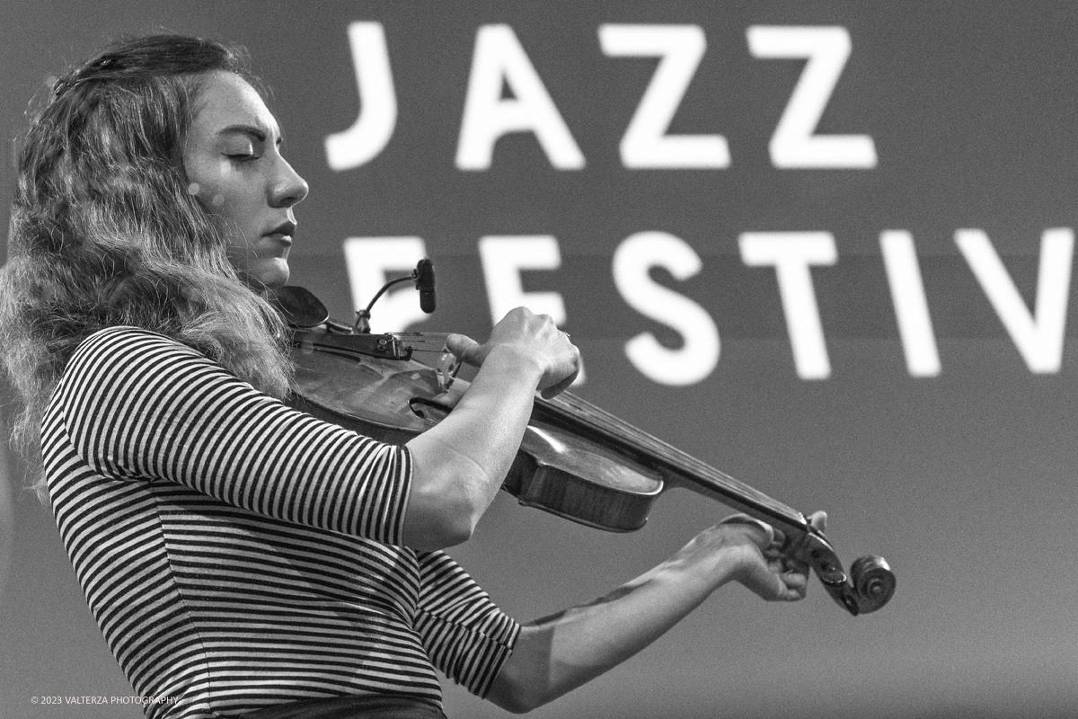 _G5A0387.jpg - 28/04/2023. Torino. TJF il gruppo Tellkujira con Ambra Chiara Michelangeli alla viola, Francesco Diodati alla chitarra, Francesco Guerri al violoncello e Stefano Calderano alla chitarra