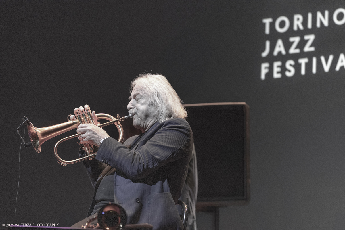 _G5A8453.jpg - 23-04-20'25. Tortino. Torino Jazz Festival 2025ENRICO RAVA â€œFEARLESS FIVEâ€� - Teatro ColosseoEnrico Rava, tromba, flicornoMatteo Paggi, tromboneFrancesco Diodati, chitarraFrancesco Ponticelli, contrabbassoEvita Polidoro, batteria, voce