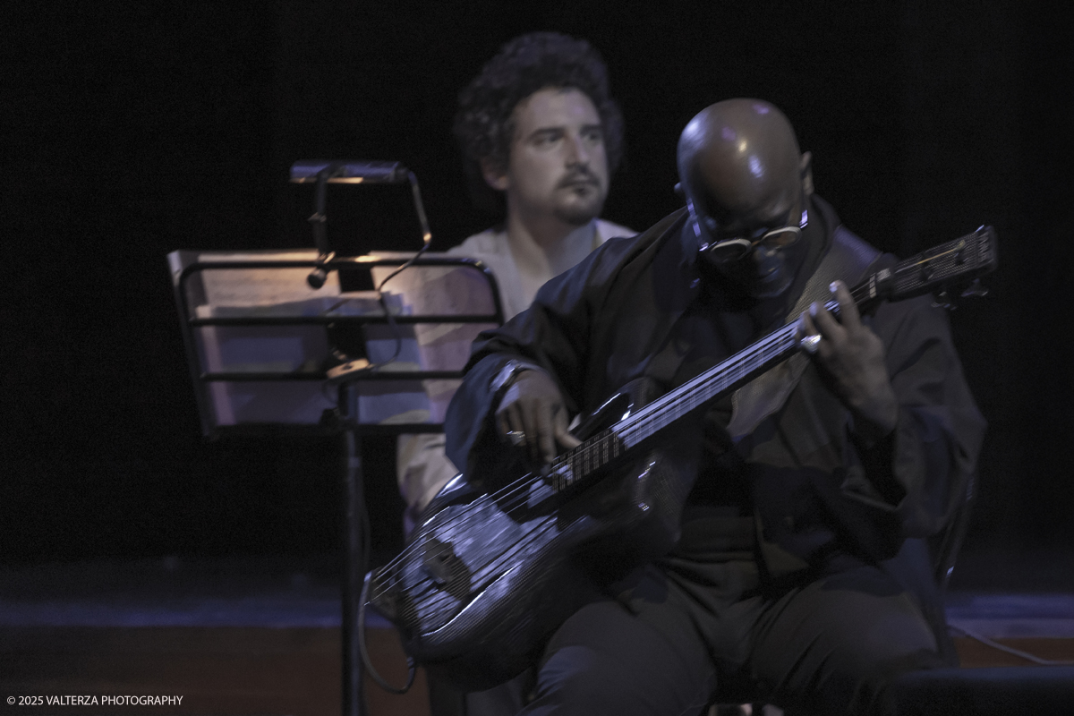 _G5A1261.jpg - 30/04/2025. Torino. JASON MORAN BANDWAGON & TJF ALL STARS â€œ Un concerto di straordinaria bellezza, che ha coronato la 13a edizione!ð�—�ð�—®ð�˜€ð�—¼ð�—» ð�— ð�—¼ð�—¿ð�—®ð�—», con uno dei progetti piÃ¹ importanti del decennio,  all'Auditorium del Lingottha ha narrato in musica la storia di James Reese Europe e degli "Harlem Hellfighters", insieme al suo storico trio Bandwagon - ð�—§ð�—®ð�—¿ð�˜‚ð�˜€ ð�— ð�—®ð�˜�ð�—²ð�—²ð�—» ð�—² ð�—¡ð�—®ð�˜€ð�—µð�—²ð�—²ð�˜� ð�—ªð�—®ð�—¶ð�˜�ð�˜€ - e a una fantastica TJF All Stars: ð�—šð�—¶ð�—¼ð�˜ƒð�—®ð�—»ð�—»ð�—¶ ð�—™ð�—®ð�—¹ð�˜‡ð�—¼ð�—»ð�—², ð�—§ð�—¼ð�—»ð�˜† ð�—–ð�—®ð�˜�ð�˜�ð�—®ð�—»ð�—¼, ð�— ð�—®ð�˜‚ð�—¿ð�—¼ ð�—¢ð�˜�ð�˜�ð�—¼ð�—¹ð�—¶ð�—»ð�—¶, ð�—¡ð�—¶ð�—°ð�—¼ ð�—šð�—¼ð�—¿ð�—¶, ð�—”ð�—°ð�—µð�—¶ð�—¹ð�—¹ð�—² ð�—¦ð�˜‚ð�—°ð�—°ð�—¶, ð�—£ð�—®ð�˜€ð�—¾ð�˜‚ð�—®ð�—¹ð�—² ð�—œð�—»ð�—»ð�—®ð�—¿ð�—²ð�—¹ð�—¹ð�—®, ð�—šð�—¹ð�—®ð�˜‚ð�—°ð�—¼ ð�—•ð�—²ð�—»ð�—²ð�—±ð�—²ð�˜�ð�˜�ð�—¶.