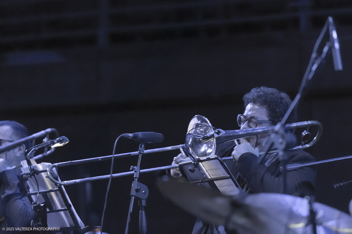 _G5A1355.jpg - 30/04/2025. Torino. JASON MORAN BANDWAGON & TJF ALL STARS â€œ Un concerto di straordinaria bellezza, che ha coronato la 13a edizione!ð�—�ð�—®ð�˜€ð�—¼ð�—» ð�— ð�—¼ð�—¿ð�—®ð�—», con uno dei progetti piÃ¹ importanti del decennio,  all'Auditorium del Lingottha ha narrato in musica la storia di James Reese Europe e degli "Harlem Hellfighters", insieme al suo storico trio Bandwagon - ð�—§ð�—®ð�—¿ð�˜‚ð�˜€ ð�— ð�—®ð�˜�ð�—²ð�—²ð�—» ð�—² ð�—¡ð�—®ð�˜€ð�—µð�—²ð�—²ð�˜� ð�—ªð�—®ð�—¶ð�˜�ð�˜€ - e a una fantastica TJF All Stars: ð�—šð�—¶ð�—¼ð�˜ƒð�—®ð�—»ð�—»ð�—¶ ð�—™ð�—®ð�—¹ð�˜‡ð�—¼ð�—»ð�—², ð�—§ð�—¼ð�—»ð�˜† ð�—–ð�—®ð�˜�ð�˜�ð�—®ð�—»ð�—¼, ð�— ð�—®ð�˜‚ð�—¿ð�—¼ ð�—¢ð�˜�ð�˜�ð�—¼ð�—¹ð�—¶ð�—»ð�—¶, ð�—¡ð�—¶ð�—°ð�—¼ ð�—šð�—¼ð�—¿ð�—¶, ð�—”ð�—°ð�—µð�—¶ð�—¹ð�—¹ð�—² ð�—¦ð�˜‚ð�—°ð�—°ð�—¶, ð�—£ð�—®ð�˜€ð�—¾ð�˜‚ð�—®ð�—¹ð�—² ð�—œð�—»ð�—»ð�—®ð�—¿ð�—²ð�—¹ð�—¹ð�—®, ð�—šð�—¹ð�—®ð�˜‚ð�—°ð�—¼ ð�—•ð�—²ð�—»ð�—²ð�—±ð�—²ð�˜�ð�˜�ð�—¶.