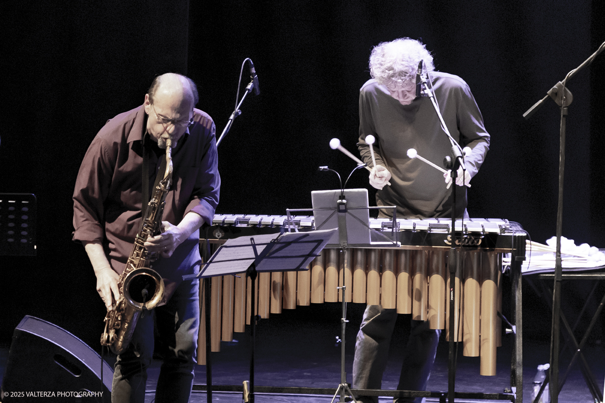 _G3I1150.jpg - 26/04/2025. Torino. Tiziano Tononi/Daniele Cavalcanti "Nexus Plays Dolphy" Daniele Cavallanti, sax tenore, arrangiamenti ; Roberto Ottaviano, sax soprano; Alessandro Castelli, trombone; Emanuele Parrini, violino;  Luca Gusella, vibrafono; Andrea Grossi, contrabbasso; Tiziano Tononi, batteria, arrangiamenti