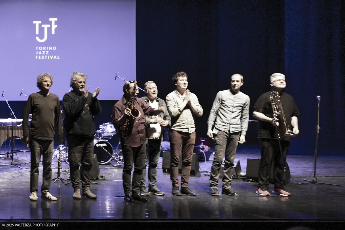 _G3I1331.jpg - 26/04/2025. Torino. Tiziano Tononi/Daniele Cavalcanti "Nexus Plays Dolphy" Daniele Cavallanti, sax tenore, arrangiamenti ; Roberto Ottaviano, sax soprano; Alessandro Castelli, trombone; Emanuele Parrini, violino;  Luca Gusella, vibrafono; Andrea Grossi, contrabbasso; Tiziano Tononi, batteria, arrangiamenti