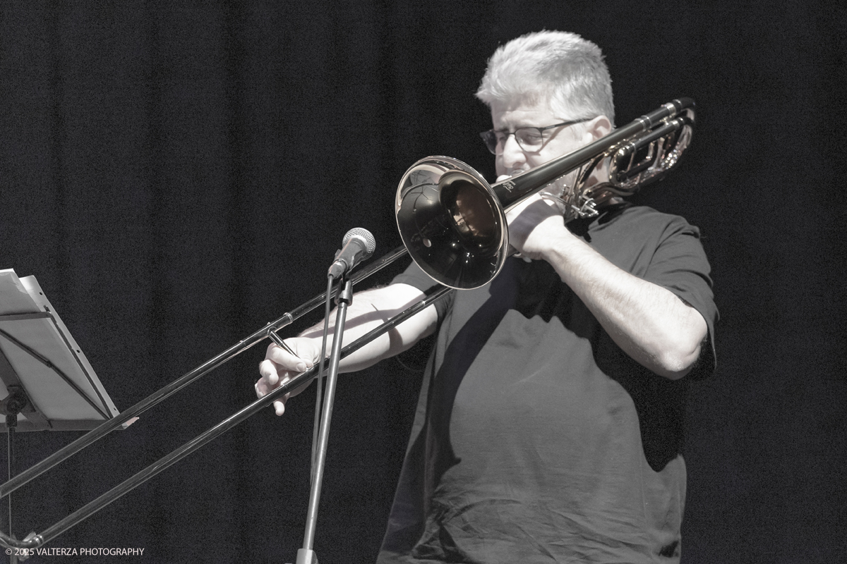 _G5A8844.jpg - 26/04/2025. Torino. Tiziano Tononi/Daniele Cavalcanti "Nexus Plays Dolphy" Daniele Cavallanti, sax tenore, arrangiamenti ; Roberto Ottaviano, sax soprano; Alessandro Castelli, trombone; Emanuele Parrini, violino;  Luca Gusella, vibrafono; Andrea Grossi, contrabbasso; Tiziano Tononi, batteria, arrangiamenti