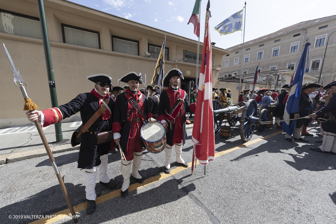 _G3I3941.jpg - 7/09/2019. Torino. Cerimonie di celebrazione dell'evento  con il gruppo storico Pietro Micca. Nella foto un momento di preparazione e socializzazione in attesa di iniziare a dare vita all'evento.