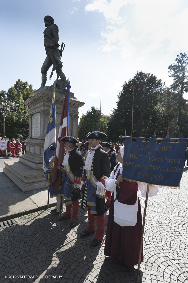 _G3I4053.jpg - 7/09/2019. Torino. Cerimonie di celebrazione dell'evento  con il gruppo storico Pietro Micca. Nella foto onori al monumento di Pietro Micca con deposizione di corona e salve di cannone e di fucileria al Maschio della cittadella.