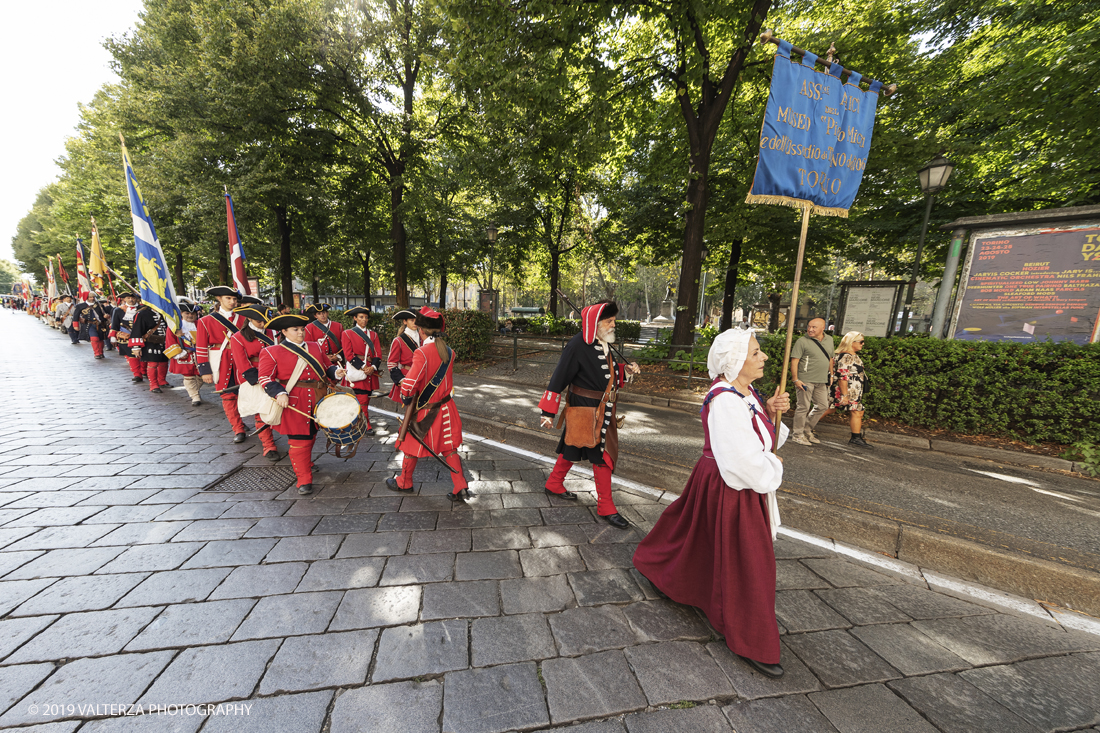 _G3I4101.jpg - 7/09/2019. Torino. Cerimonie di celebrazione dell'evento  con il gruppo storico Pietro Micca. Nella foto il corteo dei figuranti in costume storico si snoda lungo le vie della cittÃ 