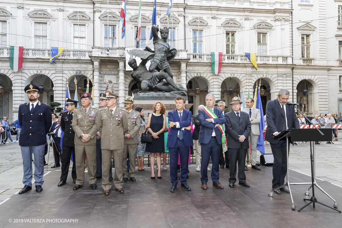 _G3I4372.jpg - 7/09/2019. Torino. Cerimonie di celebrazione dell'evento  con il gruppo storico Pietro Micca. Nella foto Onori al Gonfalone della cittÃ  ed alle autoritÃ , rassegna di reparti schierati da parte delle autoritÃ , commemorazione ed onori al monumento del principe Eugenio con salva di fucileria.