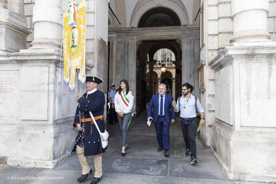 _G3I4411.jpg - 7/09/2019. Torino. Cerimonie di celebrazione dell'evento  con il gruppo storico Pietro Micca. Nella foto Onori al Gonfalone della cittÃ  ed alle autoritÃ , rassegna di reparti schierati da parte delle autoritÃ , commemorazione ed onori al monumento del principe Eugenio con salva di fucileria.