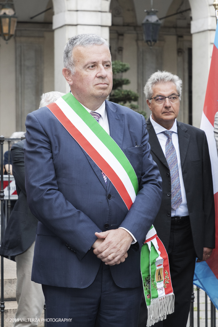 _G3I4458.jpg - 7/09/2019. Torino. Cerimonie di celebrazione dell'evento  con il gruppo storico Pietro Micca. Nella foto Onori al Gonfalone della cittÃ  ed alle autoritÃ , rassegna di reparti schierati da parte delle autoritÃ , commemorazione ed onori al monumento del principe Eugenio con salva di fucileria.