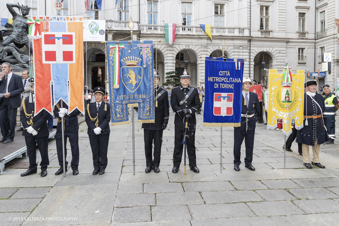 _G3I4463.jpg - 7/09/2019. Torino. Cerimonie di celebrazione dell'evento  con il gruppo storico Pietro Micca. Nella foto Onori al Gonfalone della cittÃ  ed alle autoritÃ , rassegna di reparti schierati da parte delle autoritÃ , commemorazione ed onori al monumento del principe Eugenio con salva di fucileria.