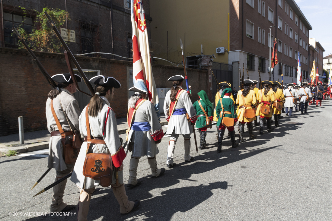 _X9B1026.jpg - 7/09/2019. Torino. Crimonie di celebrazione dell'evento  con il gruppo storico Pietro Micca. Nella foto il corteo dei figuranti in costume storico si snoda lungo le vie della cittÃ 