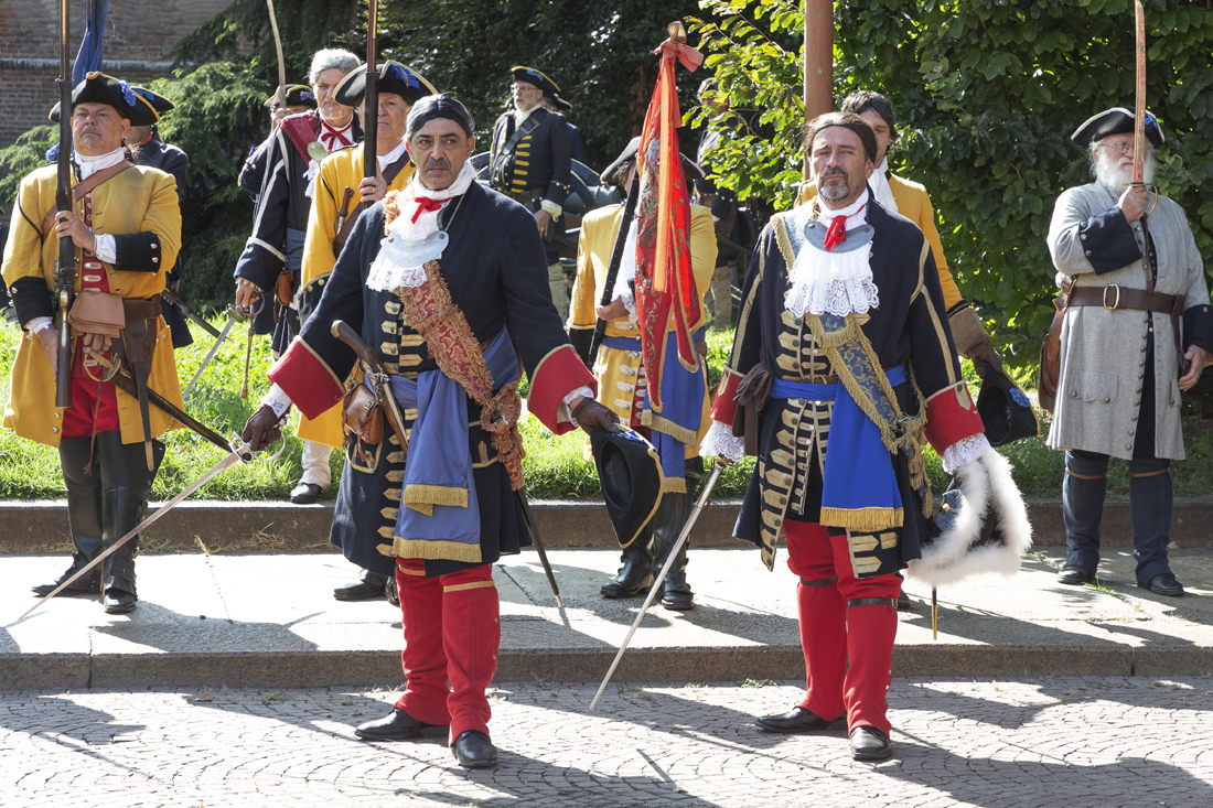 _X9B1193.jpg - 7/09/2019. Torino. Crimonie di celebrazione dell'evento  con il gruppo storico Pietro Micca. Nella foto onori al monumento di Pietro Micca con deposizione di corona e salve di cannone e di fucileria al Maschio della cittadella.