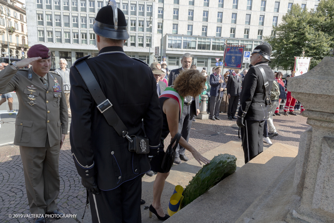 _X9B1213.jpg - 7/09/2019. Torino. Crimonie di celebrazione dell'evento  con il gruppo storico Pietro Micca. Nella foto onori al monumento di Pietro Micca con deposizione di corona e salve di cannone e di fucileria al Maschio della cittadella.