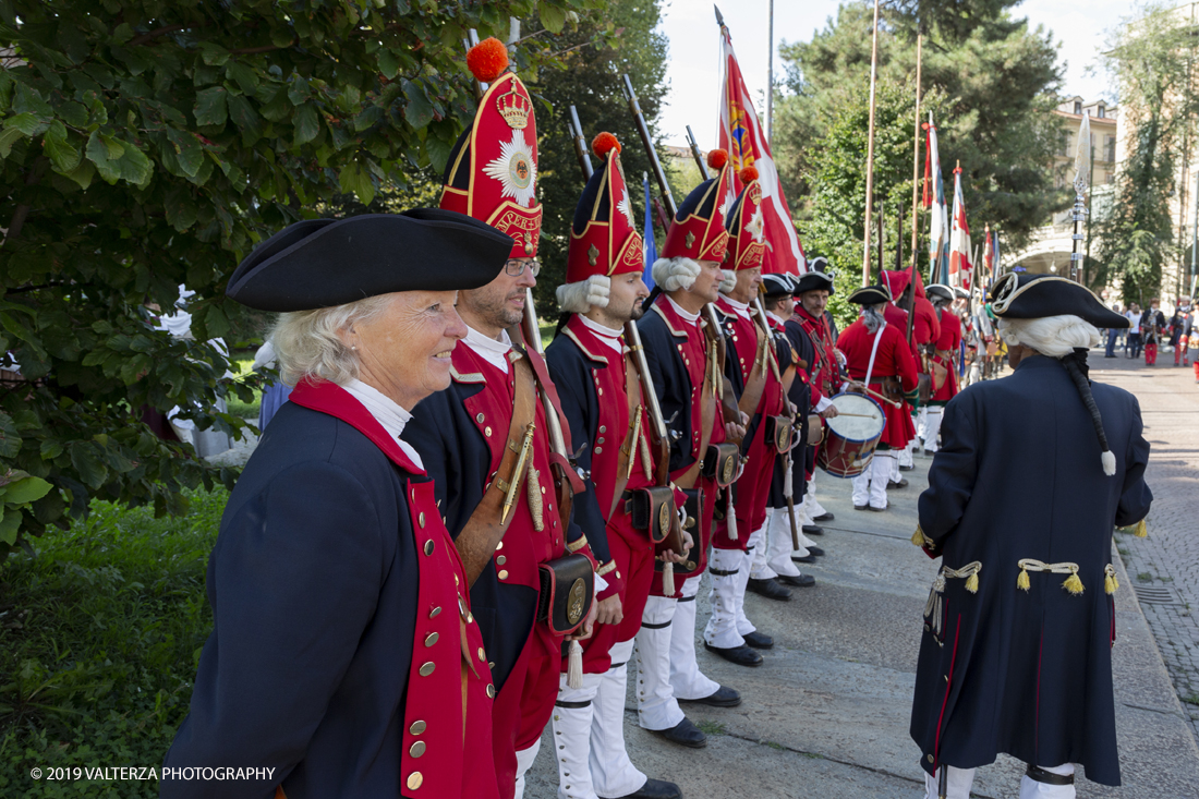 _X9B1318.jpg - 7/09/2019. Torino. Crimonie di celebrazione dell'evento  con il gruppo storico Pietro Micca. Nella foto onori al monumento di Pietro Micca con deposizione di corona e salve di cannone e di fucileria al Maschio della cittadella.