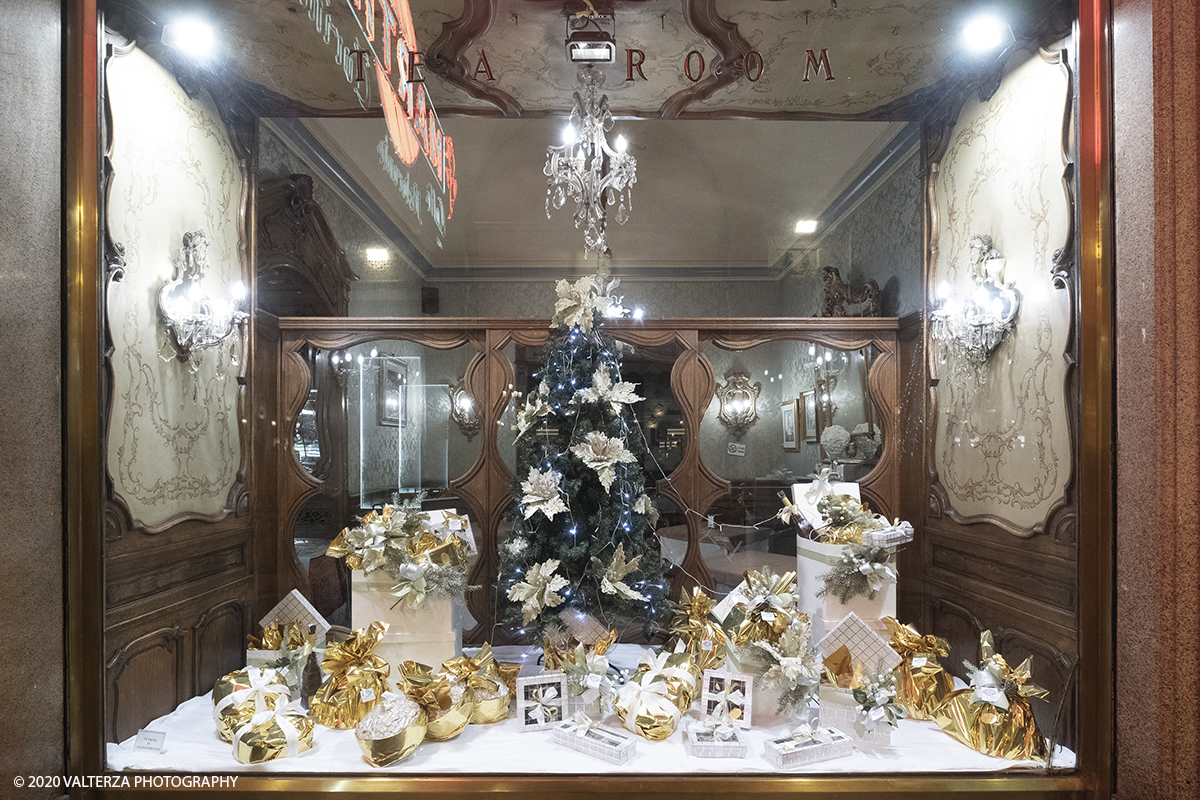 _DSF9208.jpg - 13/12/2020. Torino. Torino si prepara al Natale. Nella foto il caffÃ¨ Torino di piazza San Carlo