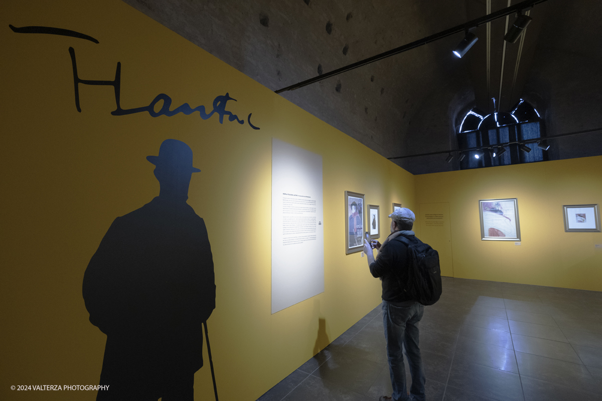 _DSF0138.jpg - 19/04/2024. Torino. Al Mastio della Cittadella , dal 20/04/2024 al 21/07/2024, la mostra dedicata a Toulouse-Lautrec interprete della Belle Ã‰poque. Nella foto in visita alla mostra