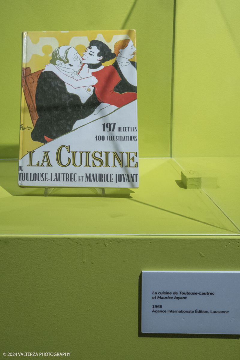 _DSF9877.jpg - 19/04/2024. Torino. Al Mastio della Cittadella , dal 20/04/2024 al 21/07/2024, la mostra dedicata a Toulouse-Lautrec interprete della Belle Ã‰poque. Nella foto il libro la cuisine de Toulouse-Lautrec et Maurice Joyant