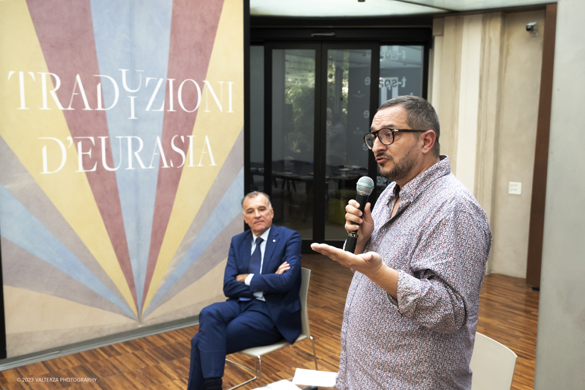 _DSF6468.jpg - 04/10/2023. Torino. La mostra, senza avere la pretesa di essere esaustiva, presenta una selezione di manufatti che offrono alternative al paradigma eurocentrico dellâ€™eccellenza artistica, riaffermando il ruolo cruciale svolto dallâ€™Asia centrale nella creazione e nella trasmissione di idee su scala globale. Dal 5 ottobre 2023 fino al 1Â° settembre 2024.Dopo Torino la mostra andrÃ  a Shangai. Nella foto un momento della presentazione della mostra, Davide Quadrio il Direttore del MAO