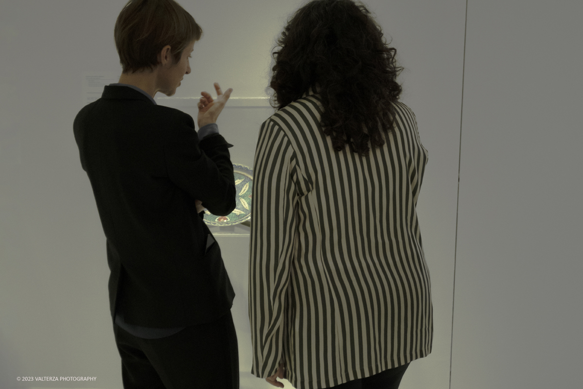_DSF8374.jpg - 04/10/2023. Torino. La mostra, senza avere la pretesa di essere esaustiva, presenta una selezione di manufatti che offrono alternative al paradigma eurocentrico dellâ€™eccellenza artistica, riaffermando il ruolo cruciale svolto dallâ€™Asia centrale nella creazione e nella trasmissione di idee su scala globale. Dal 5 ottobre 2023 fino al 1Â° settembre 2024.Dopo Torino la mostra andrÃ  a Shangai. Nella foto in visita alla mostra