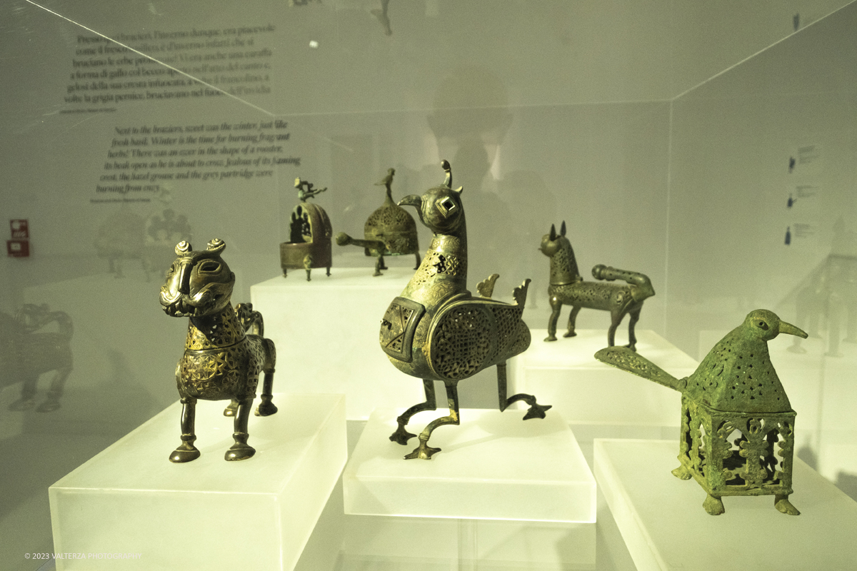 _DSF8453.jpg - 04/10/2023. Torino. La mostra, senza avere la pretesa di essere esaustiva, presenta una selezione di manufatti che offrono alternative al paradigma eurocentrico dellâ€™eccellenza artistica, riaffermando il ruolo cruciale svolto dallâ€™Asia centrale nella creazione e nella trasmissione di idee su scala globale. Dal 5 ottobre 2023 fino al 1Â° settembre 2024.Dopo Torino la mostra andrÃ  a Shangai. Nella foto raccolta di diversi tipi di bruciaprofumi