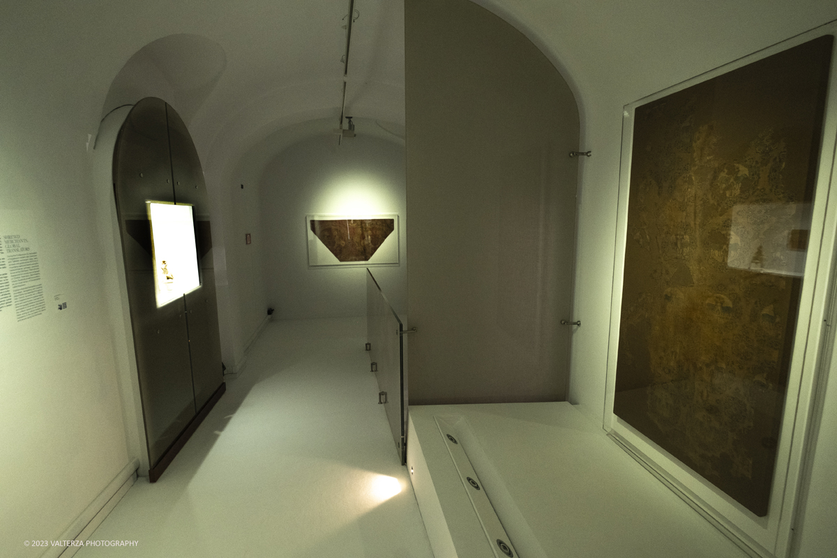 _DSF8553.jpg - 04/10/2023. Torino. La mostra, senza avere la pretesa di essere esaustiva, presenta una selezione di manufatti che offrono alternative al paradigma eurocentrico dellâ€™eccellenza artistica, riaffermando il ruolo cruciale svolto dallâ€™Asia centrale nella creazione e nella trasmissione di idee su scala globale. Dal 5 ottobre 2023 fino al 1Â° settembre 2024.Dopo Torino la mostra andrÃ  a Shangai. Nella foto parte della installazione della mostra