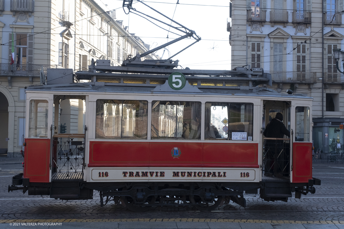 _DSF8688.jpg - 05/12/2021.Torino. Il Trolley Festival  giunge alla 15Â° edizione  e questâ€™anno Ã¨ anche lâ€™occasione per lâ€™apertura dei festeggiamenti per i 150 anni del tram a Torino. La prima corsa di un tram a cavalli avvenne infatti il 29 dicembre 1871. Nella foto vettura ATM Torino anno di costruzione 1911 oggi Ã¨ il tram circolante piÃ¹ anziano dell'intero parco storico torinese.