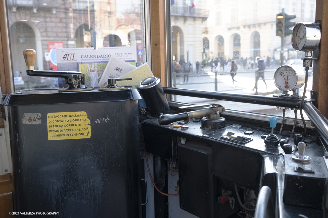 _DSF8768.jpg - 05/12/2021.Torino. Il Trolley Festival  giunge alla 15Â° edizione  e questâ€™anno Ã¨ anche lâ€™occasione per lâ€™apertura dei festeggiamenti per i 150 anni del tram a Torino. La prima corsa di un tram a cavalli avvenne infatti il 29 dicembre 1871. Nella foto interno cabina guida di uno dei tram storici