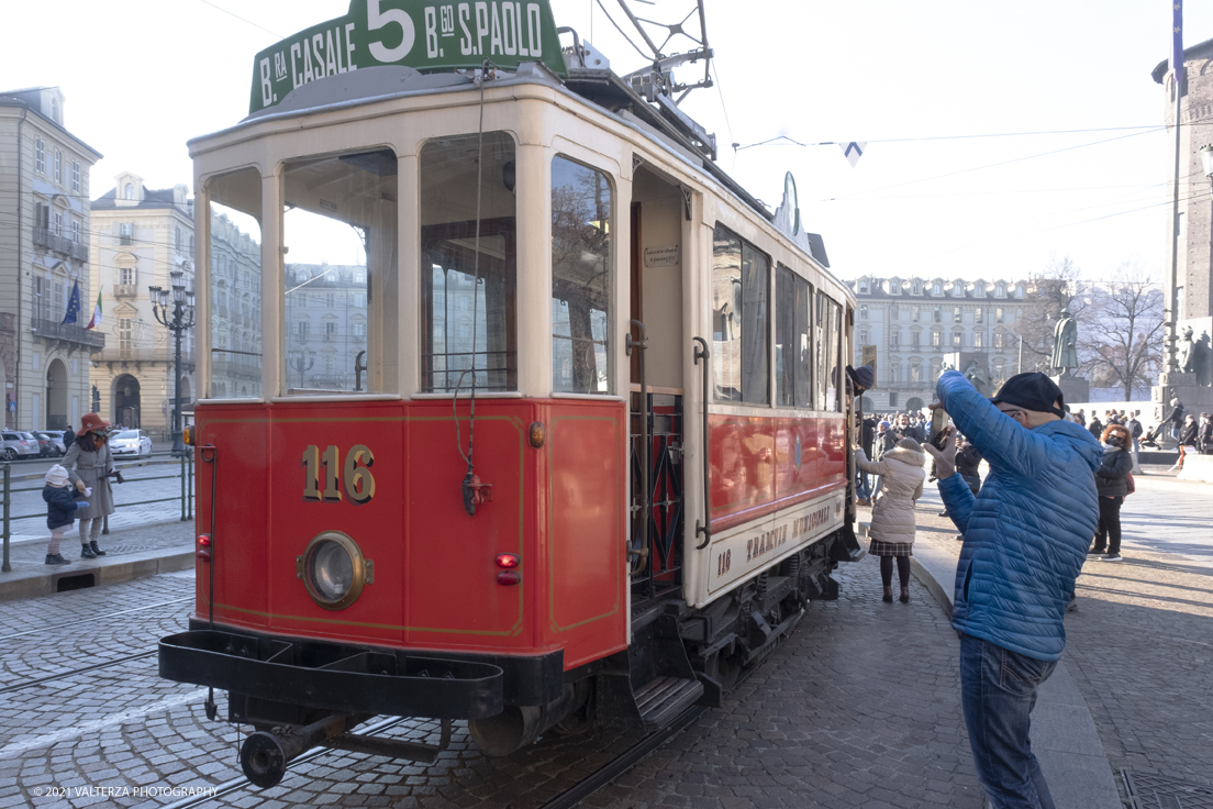 _DSF8891.jpg - 05/12/2021.Torino. Il Trolley Festival  giunge alla 15Â° edizione  e questâ€™anno Ã¨ anche lâ€™occasione per lâ€™apertura dei festeggiamenti per i 150 anni del tram a Torino. La prima corsa di un tram a cavalli avvenne infatti il 29 dicembre 1871. Nella foto vettura ATM Torino anno di costruzione 1911 oggi Ã¨ il tram circolante piÃ¹ anziano dell'intero parco storico torinese.