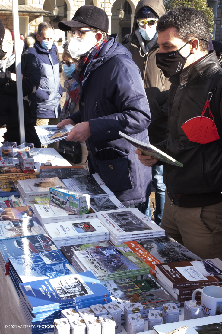 _DSF8912.jpg - 05/12/2021.Torino. Il Trolley Festival  giunge alla 15Â° edizione  e questâ€™anno Ã¨ anche lâ€™occasione per lâ€™apertura dei festeggiamenti per i 150 anni del tram a Torino. La prima corsa di un tram a cavalli avvenne infatti il 29 dicembre 1871. Nella foto modelli e librri di tram in vendita nell'area shopping del festival