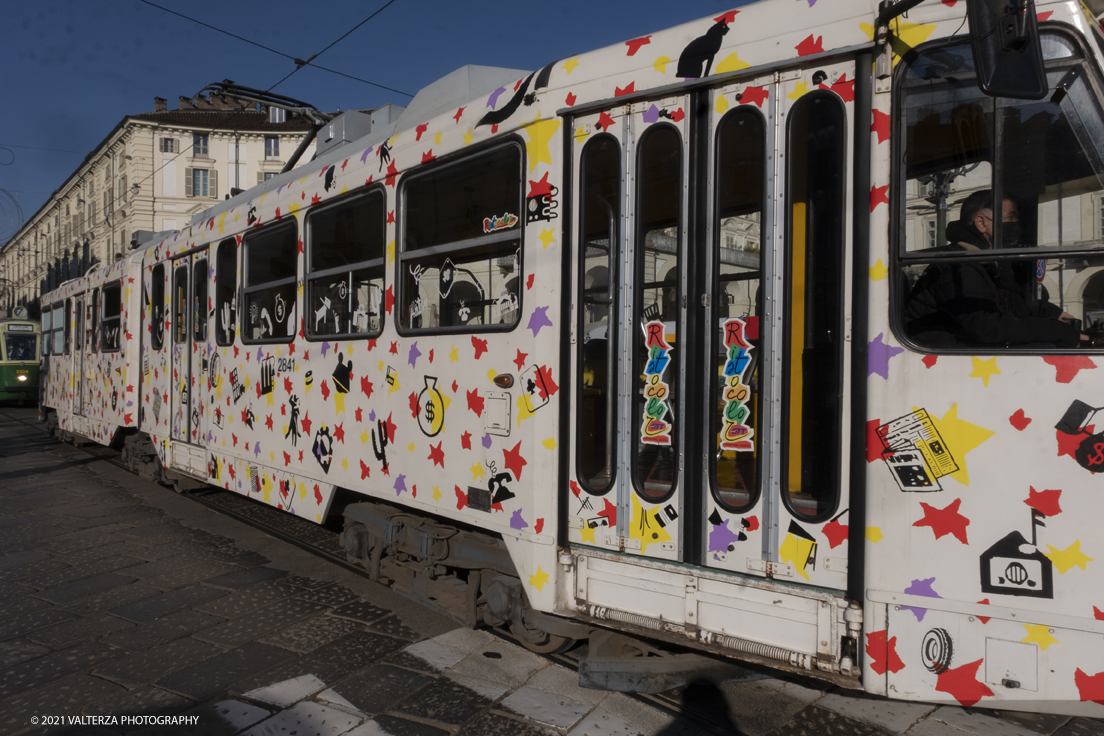 _DSF9109.jpg - 05/12/2021.Torino. Il Trolley Festival  giunge alla 15Â° edizione  e questâ€™anno Ã¨ anche lâ€™occasione per lâ€™apertura dei festeggiamenti per i 150 anni del tram a Torino. La prima corsa di un tram a cavalli avvenne infatti il 29 dicembre 1871. Nella foto la parata dei tram storici in piazza Vittorio a fine manifestazione.