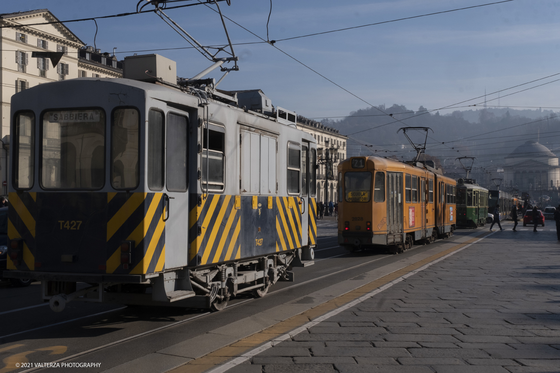 _DSF9130.jpg - 05/12/2021.Torino. Il Trolley Festival  giunge alla 15Â° edizione  e questâ€™anno Ã¨ anche lâ€™occasione per lâ€™apertura dei festeggiamenti per i 150 anni del tram a Torino. La prima corsa di un tram a cavalli avvenne infatti il 29 dicembre 1871. Nella foto la parata dei tram storici in piazza Vittorio a fine manifestazione.