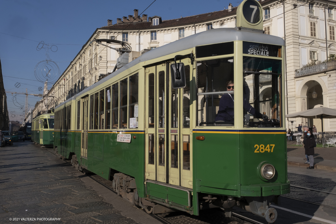 _DSF9185.jpg - 05/12/2021.Torino. Il Trolley Festival  giunge alla 15Â° edizione  e questâ€™anno Ã¨ anche lâ€™occasione per lâ€™apertura dei festeggiamenti per i 150 anni del tram a Torino. La prima corsa di un tram a cavalli avvenne infatti il 29 dicembre 1871. Nella foto la parata dei tram storici in piazza Vittorio a fine manifestazione.