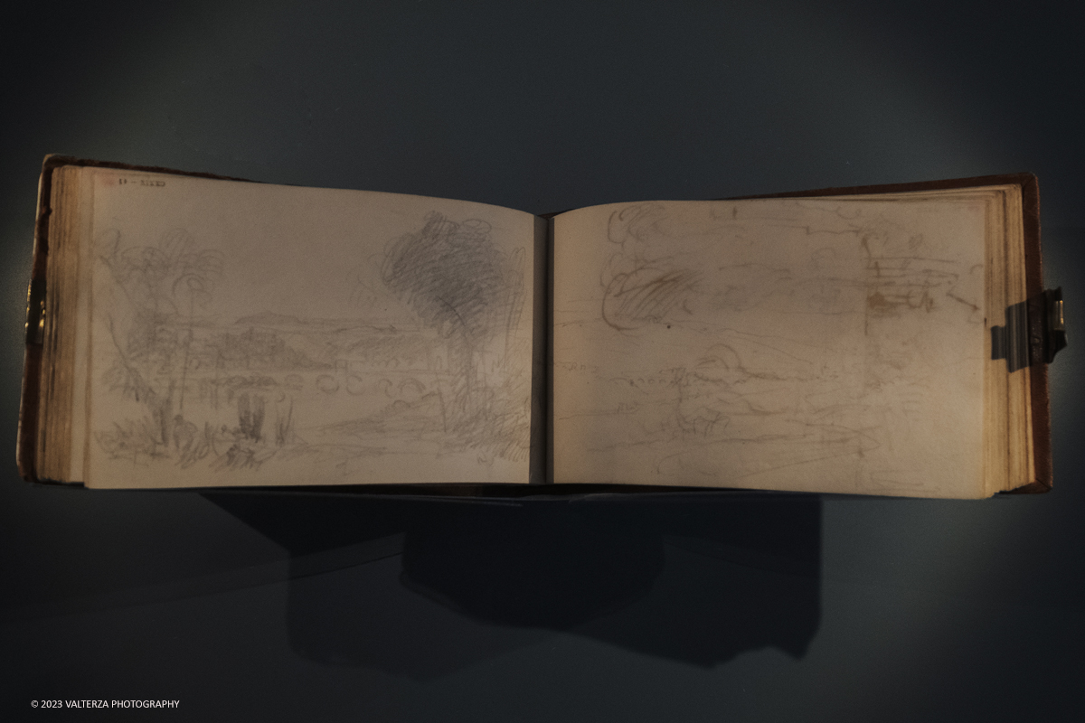 _DSF6967.jpg - 12/10/2023. Venaria Reale. La Reggia di Venaria prosegue anche la collaborazione con la Tate UK celebrando il grande pittore romantico inglese: Joseph Mallord William Turner (1775-1851). La mostra, curata dalla storica dellâ€™arte inglese Anne Lyles, presenta dal 13 ottobre 2023 al 28 gennaio 2024 la selezione di una quarantina di opere provenienti dal celebre museo londinese. Nella foto taccuino di JMW Turner