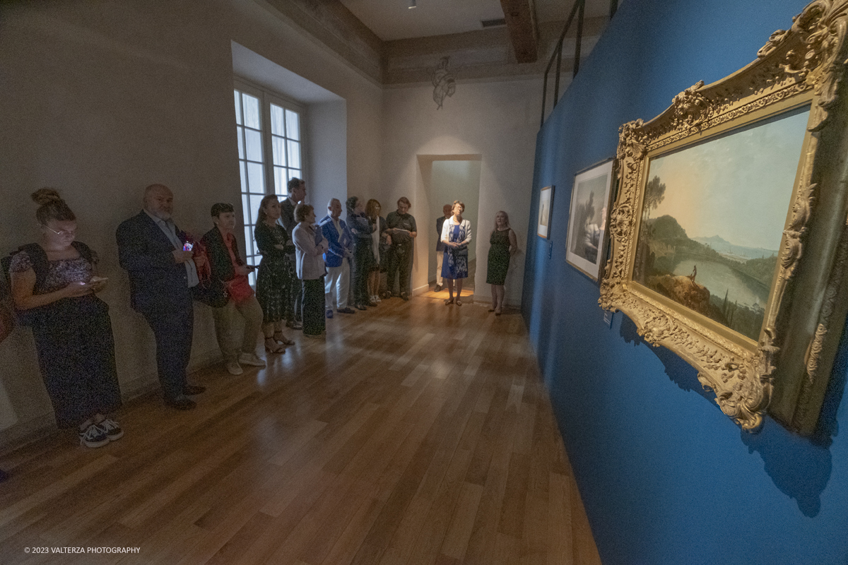 _DSF7131.jpg - 12/10/2023. Venaria Reale. La Reggia di Venaria prosegue anche la collaborazione con la Tate UK celebrando il grande pittore romantico inglese: Joseph Mallord William Turner (1775-1851). La mostra, curata dalla storica dellâ€™arte inglese Anne Lyles, presenta dal 13 ottobre 2023 al 28 gennaio 2024 la selezione di una quarantina di opere provenienti dal celebre museo londinese. Nella foto visita alla mostra guidata dalla curatrice Anne Lyles