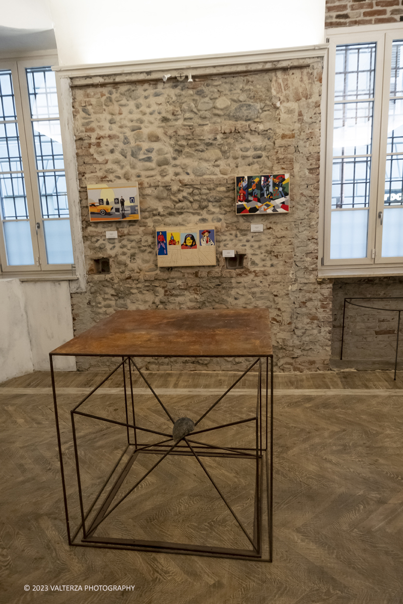 _DSF6613.jpg - 25/03/2023. Torino. Spazio Musa e Galleria Senesi di Cuneo presentano fino a 05 Maggio una mostra collettiva unica nel suo genere. Il Maestro Ugo Nespolo in dialogo con lâ€™arte Africana. Nella foto  parte dell'allestimento della mostra con opere di Ugo Nespolo