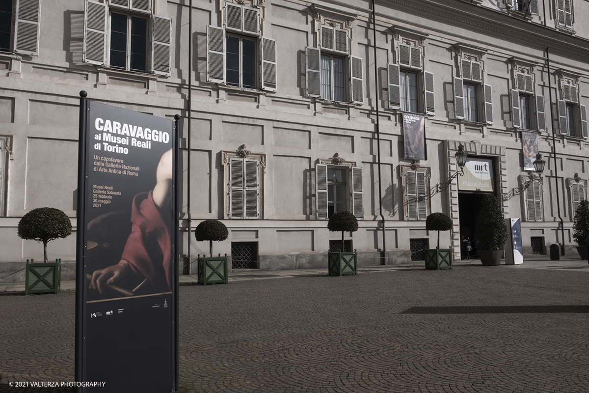 _DSF1476.jpg - 25-01-2021. Torino.  I visitatori dei Musei Reali di Torino potranno godere fino al 30 maggio di un emblematico capolavoro di Caravaggio. Dipinto tra il 1604 e il 1606 esso Ã© il San Giovanni Battista di Palazzo Corsini. Nella foto piazzetta reale.