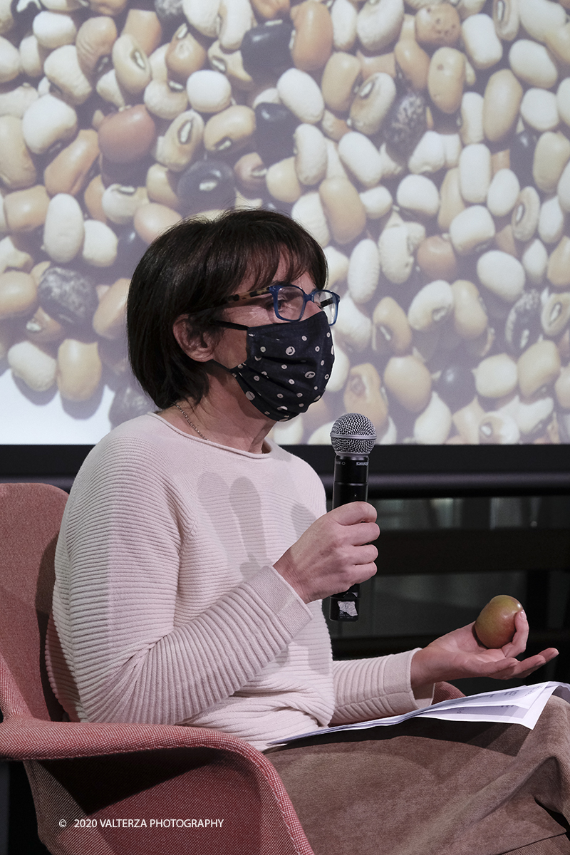_DSF8052.jpg - 17/10/2020. Torino. Nuvola Lavazza. 20 anni in nome della BiodiversitÃ . Nella foto l'intervento di Serena Milano nell'intervista di Carla Coccolo