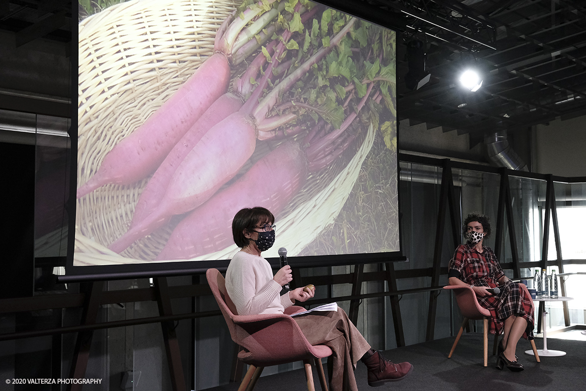 _DSF8056.jpg - 17/10/2020. Torino. Nuvola Lavazza. 20 anni in nome della BiodiversitÃ . Nella foto l'intervento di Serena Milano nell'intervista di Carla Coccolo