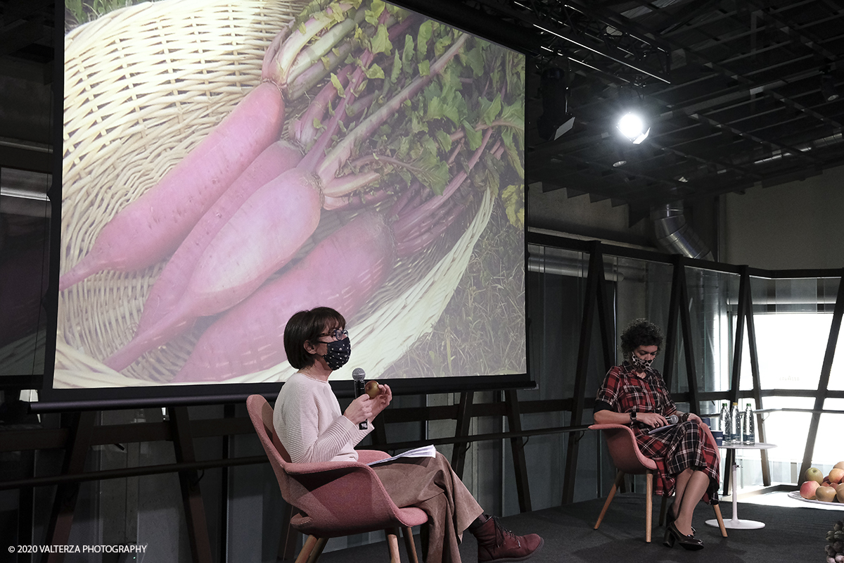 _DSF8058.jpg - 17/10/2020. Torino. Nuvola Lavazza. 20 anni in nome della BiodiversitÃ . Nella foto l'intervento di Serena Milano nell'intervista di Carla Coccolo