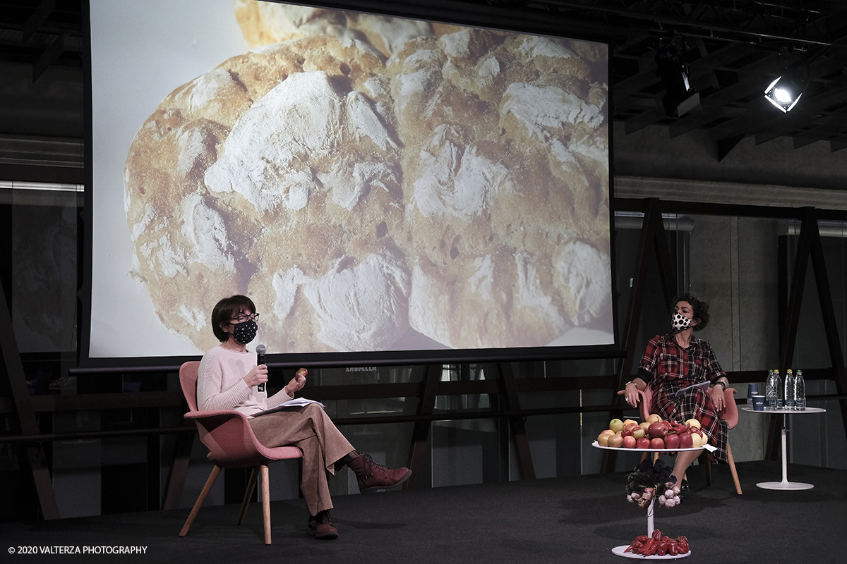_DSF8062.jpg - 17/10/2020. Torino. Nuvola Lavazza. 20 anni in nome della BiodiversitÃ . Nella foto l'intervento di Serena Milano nell'intervista di Carla Coccolo