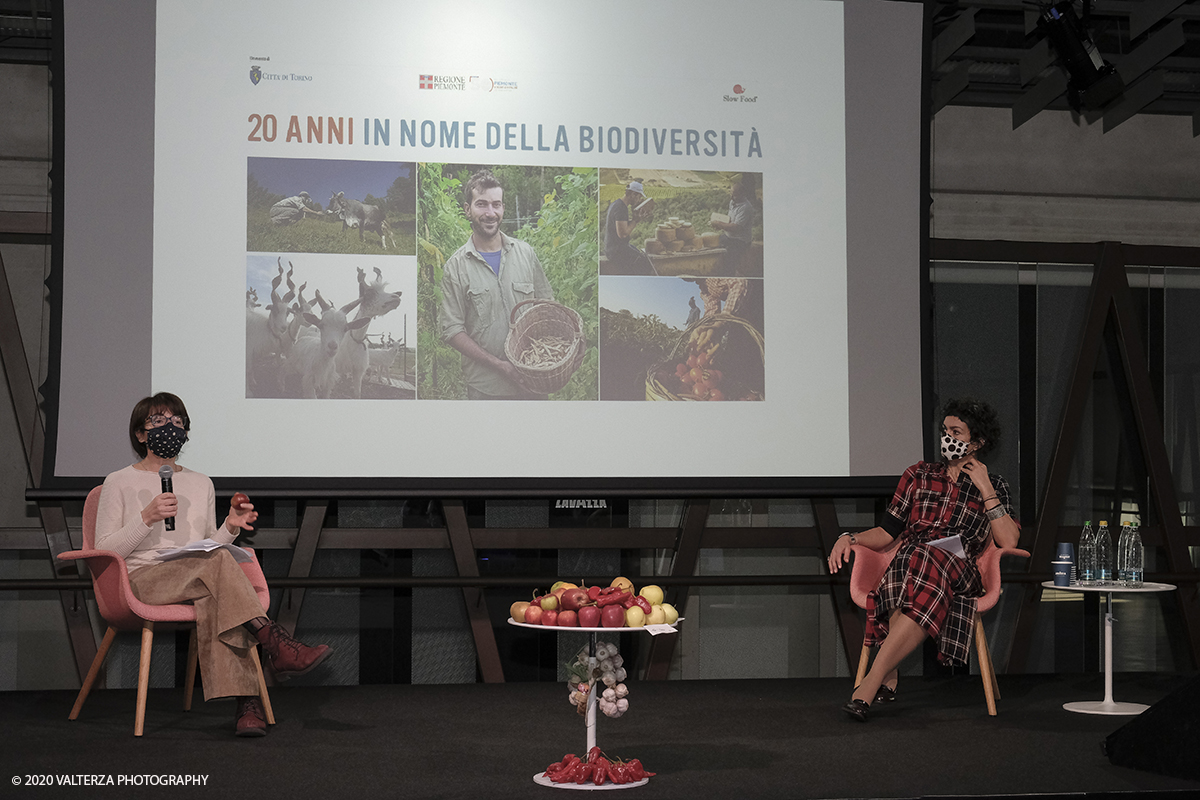 _DSF8083.jpg - 17/10/2020. Torino. Nuvola Lavazza. 20 anni in nome della BiodiversitÃ . Nella foto l'intervento di Serena Milano nell'intervista di Carla Coccolo
