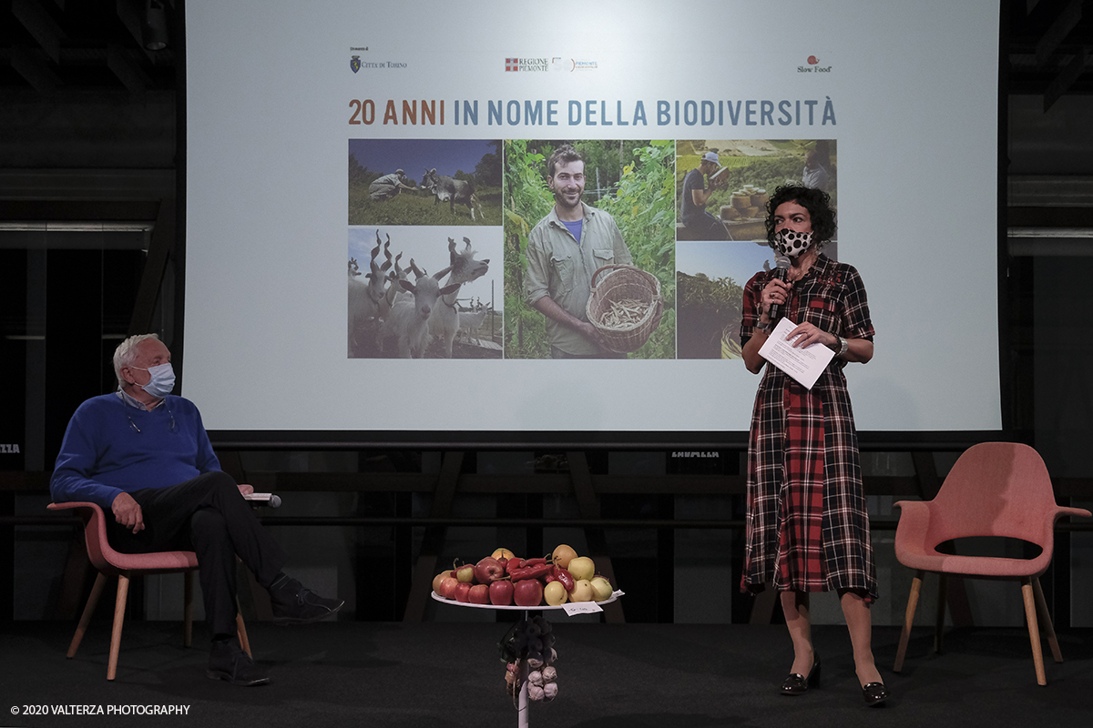 _DSF8233.jpg - 17/10/2020. Torino. Nuvola Lavazza. 20 anni in nome della BiodiversitÃ . Nella foto l'intervista conclusiva di Carla Coccolo a Piro Sardo, Presidente Slow Food per la BiodiversitÃ  Onlus