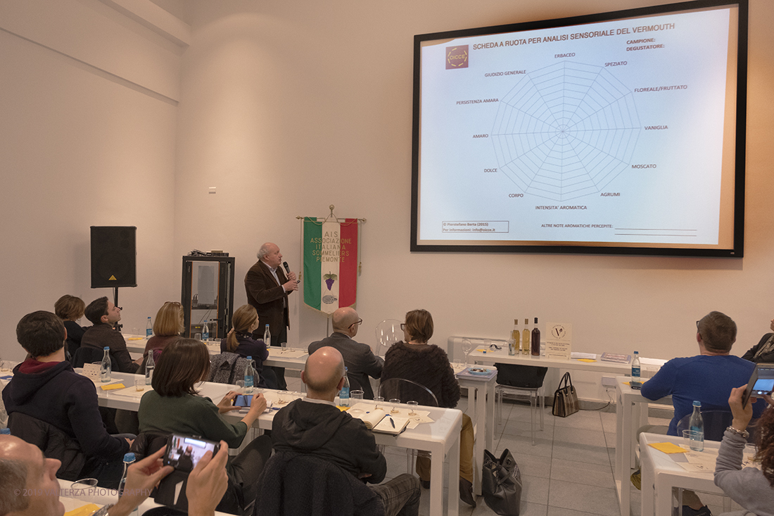 _DSF4832.jpg - 16-11-2019. Torino.   al vino aromatizzato Ã¨ stato dedicato un weekned giornata con degustazioni, miscelazioni e workshop, organizzata dallâ€™Istituto del Vermouth che ha invitato i 18 produttori storici per raccontare segreti e tradizione dello storico aperitivo. Nella foto l'ara dove si svolgono i workshop sul vermouth  per raccontare segreti e tradizione dello storico aperitivo.