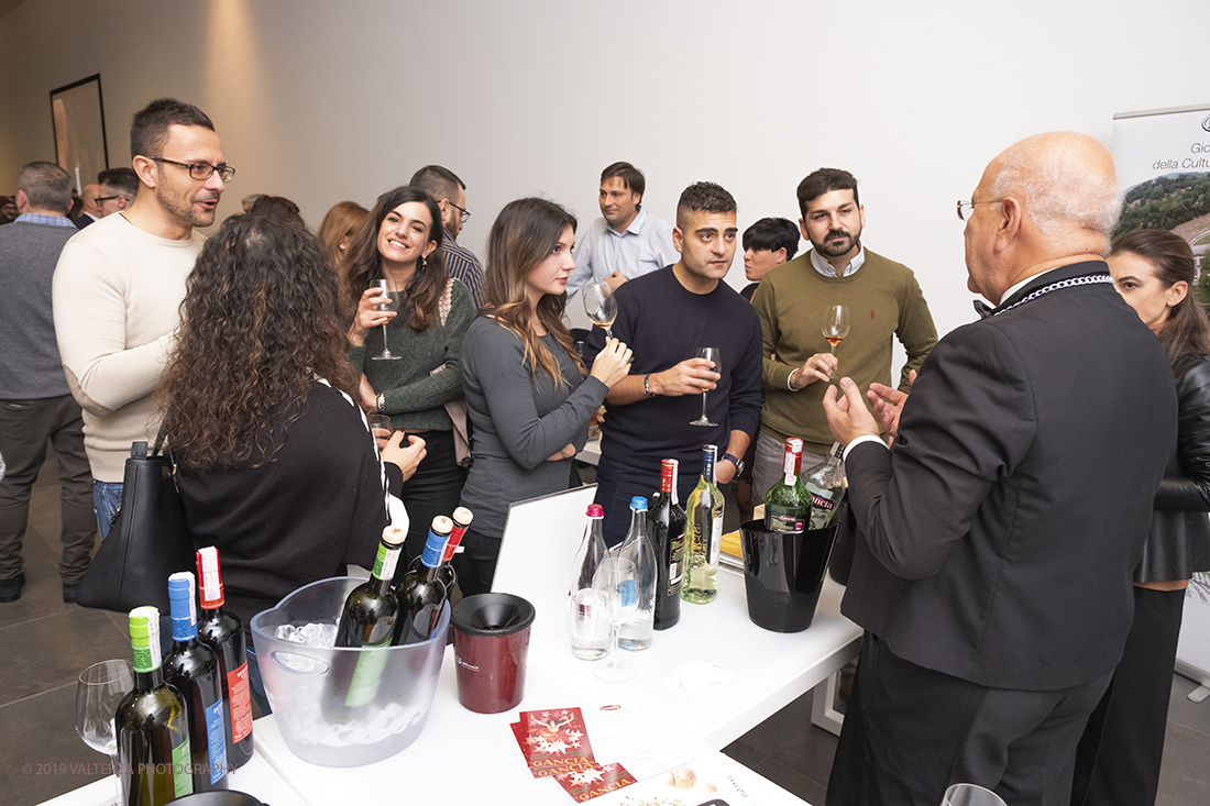 _DSF4947.jpg - 16-11-2019. Torino.   al vino aromatizzato Ã¨ stato dedicato un weekned giornata con degustazioni, miscelazioni e workshop, organizzata dallâ€™Istituto del Vermouth che ha invitato i 18 produttori storici per raccontare segreti e tradizione dello storico aperitivo. Nella foto l'area dove si degustano i Vermouth di 18 produttori storici italiani.