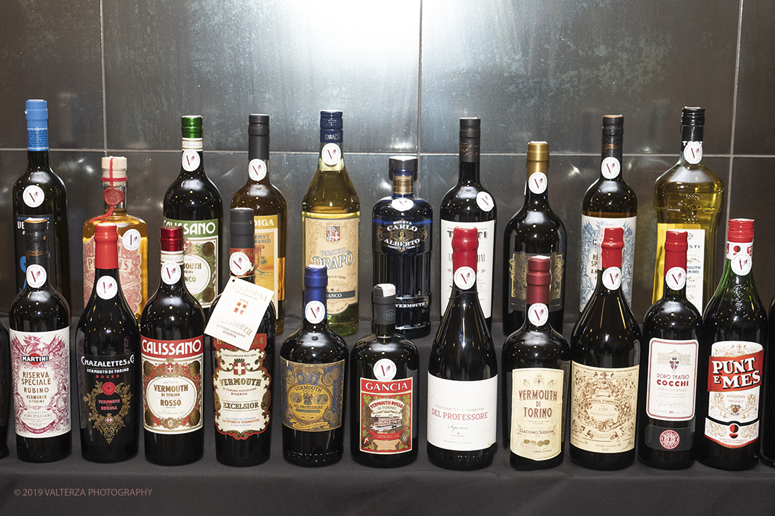 _DSF4958.jpg - 16-11-2019. Torino.   al vino aromatizzato Ã¨ stato dedicato un weekned giornata con degustazioni, miscelazioni e workshop, organizzata dallâ€™Istituto del Vermouth che ha invitato i 18 produttori storici per raccontare segreti e tradizione dello storico aperitivo. Nella foto l'area dove si preparano e si degustano i cocktails a base di Vermouth