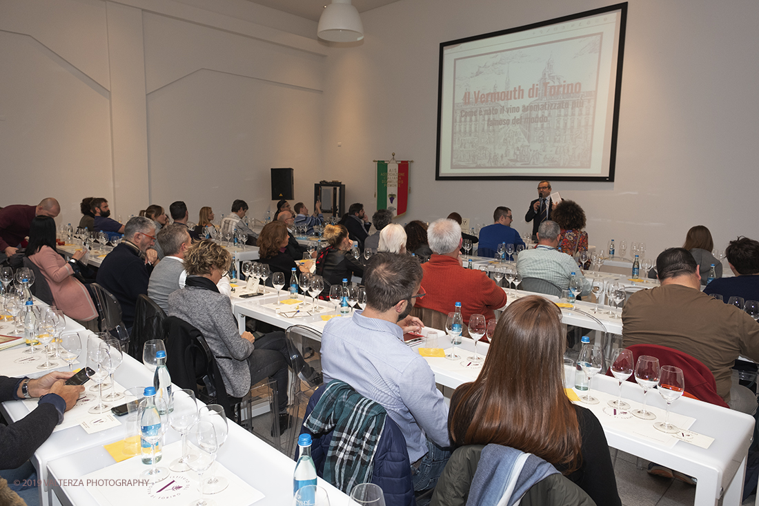 _DSF5050.jpg - 16-11-2019. Torino.   al vino aromatizzato Ã¨ stato dedicato un weekned giornata con degustazioni, miscelazioni e workshop, organizzata dallâ€™Istituto del Vermouth che ha invitato i 18 produttori storici per raccontare segreti e tradizione dello storico aperitivo. Nella foto l'ara dove si svolgono i workshop sul vermouth  per raccontare segreti e tradizione dello storico aperitivo.