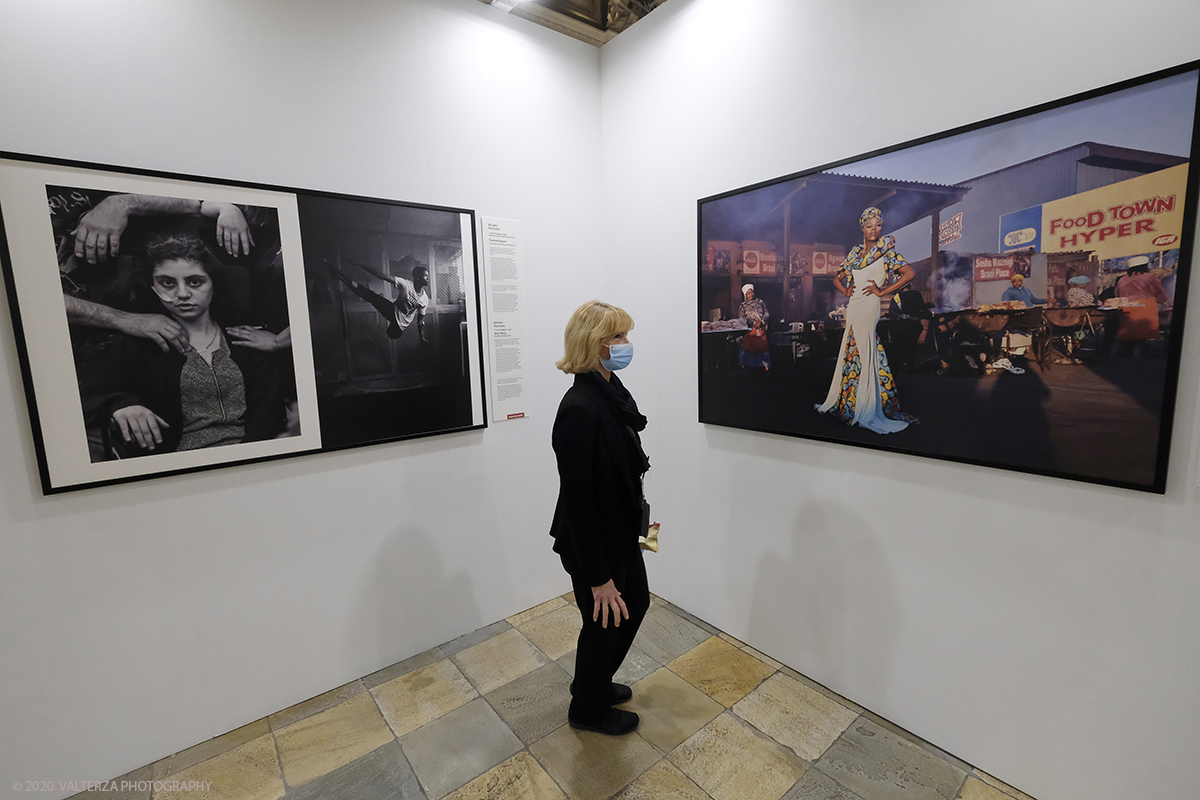 _DSF7511.jpg - 09/10/2020.Torino. Il World Press Photo a Palazzo Madama. Nella foto in visita alla mostra