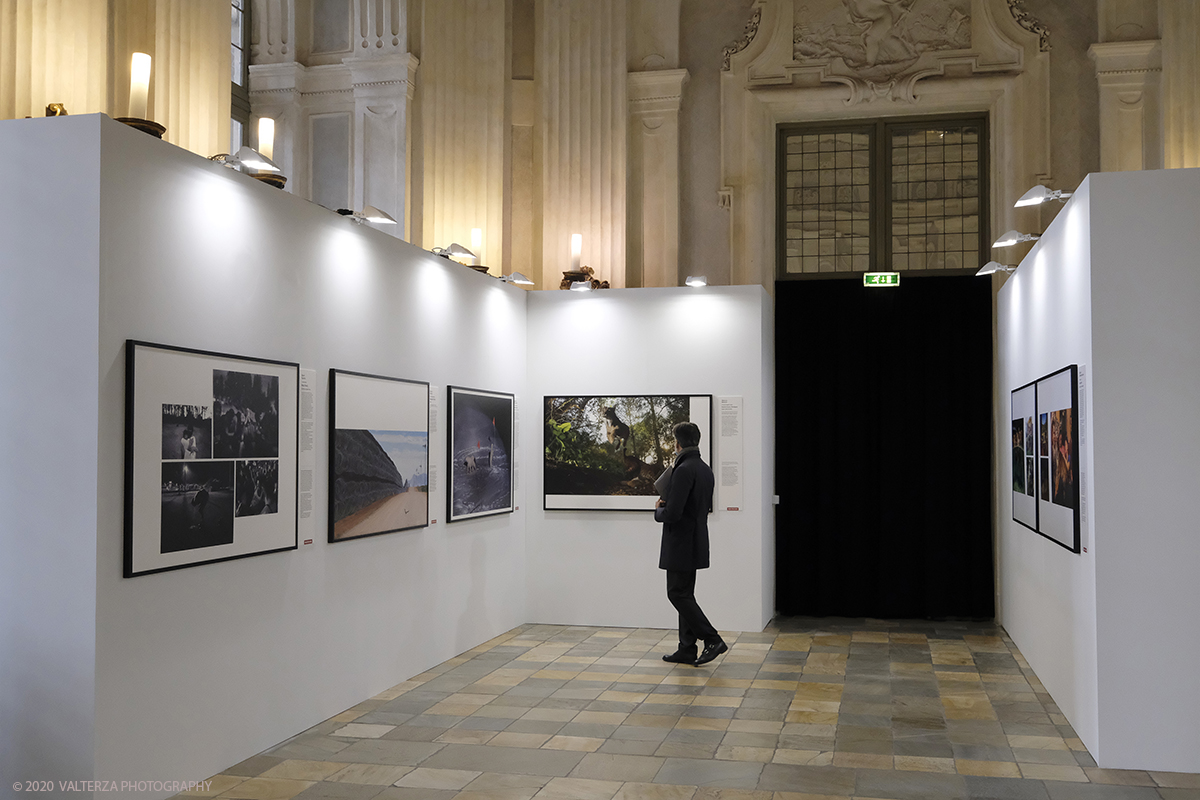 _DSF7632.jpg - 09/10/2020.Torino. Il World Press Photo a Palazzo Madama. Nella foto in visita alla mostra